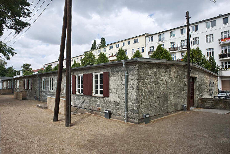 Barake in der Gedenkstätte Zwangsarbeit in Berlin-Schöneweide. Quelle: https://www.berlin.de/museum/3129344-2926344-dokumentationszentrum-ns-zwangsarbeit.html